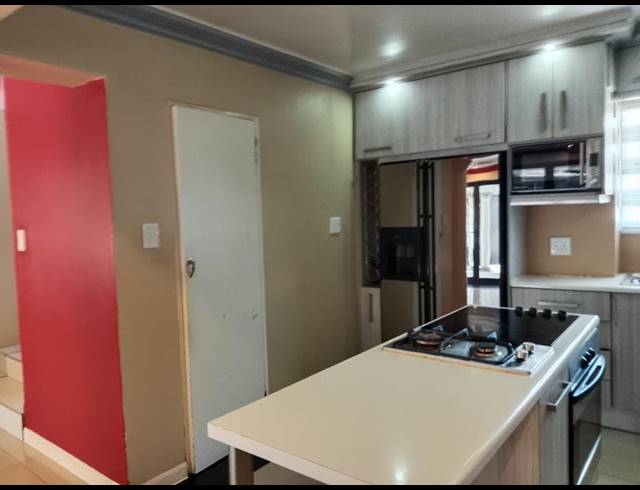 4 BEDROOM HOUSE FOR SALE IN ROSSLYN